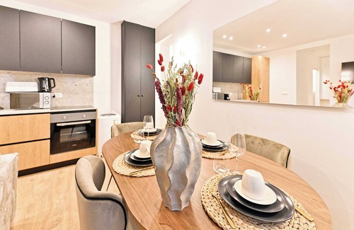 Quartier de Rochechouart Apartment | Magnificent air-conditioned flat Galeries Lafayette