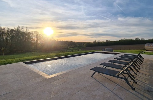 Raveau House | Magnificent estate with swimming pool, Scandinavian bath and sauna.