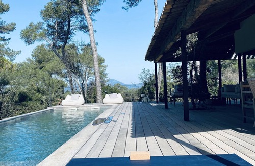 Montferrier-sur-Lez House | Magnificent architect-designed house in the pines overlooking Pic sur Loup