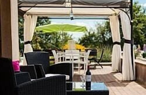 Faye-l'Abbesse Villa | Magnificent House and Grounds, Heated Salt Water Pool, Family Friendly, WIFI