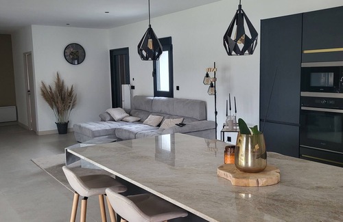 Cantanhede House | Magnificent new single-storey house with swimming pool 10 minutes from the beach