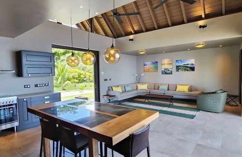 Teahupoo Villa | Magnificent seaside villa in the heart of a splendid estate. WIFI pool