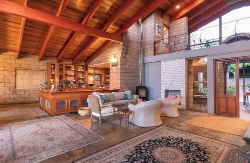 Sedgefield House | Magnificent Sea, Lagoon and Mountain Views. Spacious Grand Italian-style Villa