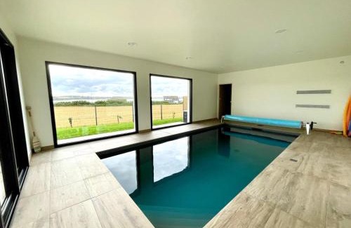 Carantec Apartment | Magnifique maison vue mer avec piscine intérieure