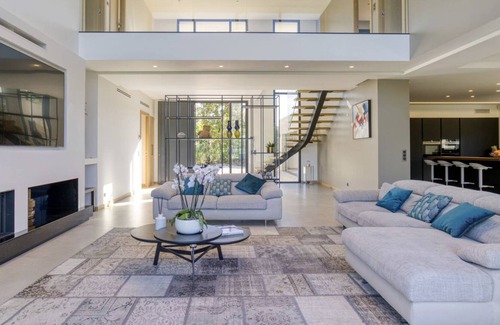 Le Collet Villa | Magnifique Villa Avec Piscine et vue Montagne