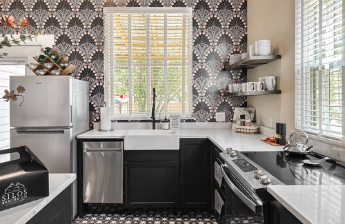 Brazos House | Magnolia Oasis Just 295 steps to Magnolia Market & Silos and 3 minutes to Baylor University!