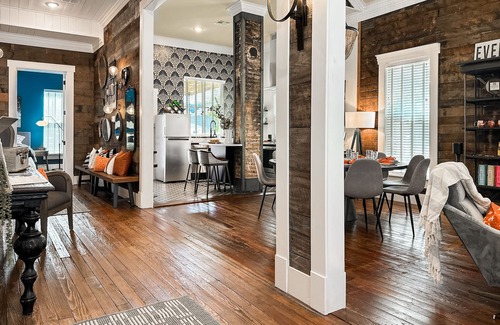 Brazos House | Magnolia Oasis Just 295 steps to Magnolia Market & Silos and 3 minutes to Baylor University!