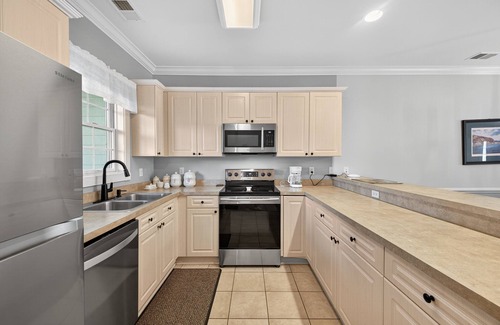 Central Myrtle Beach Condo | Magnolia Pointe Stay | Pool View, Near Ocean