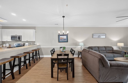 Central Myrtle Beach Condo | Magnolia Pointe Stay | Pool View, Near Ocean