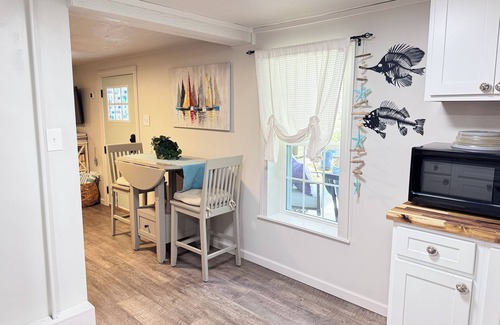 Chatham Apartment | Mahalo Suite.beach vibes in the Virginia foothills.