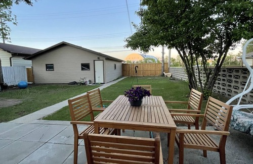 Saskatoon House | Main Central Avenue Basement Studio