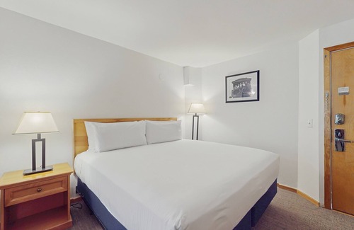 West End Cabin | Main St. gem - pool & hot tub - walk to lifts, dog-friendly, third floor