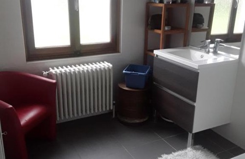 Chevry Villa | Maison a la frontière suisse avec jacuzzi ,billard