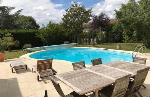 Saint-Gregoire-d'Ardennes Villa | Maison ancienne avec piscine au milieu des vignes