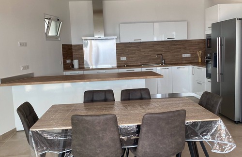 Pietranera House | Maison au Centre de Pietranera. Premier Étage