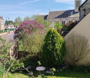 Cour-Maugis sur Huisne House | Maison avec jardin dans petit bourg typiquement Percheron - Le Colombier