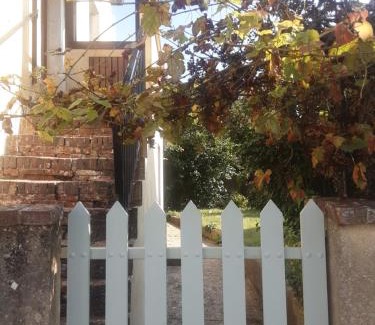 Cour-Maugis sur Huisne House | Maison avec jardin dans petit bourg typiquement Percheron - Le Colombier