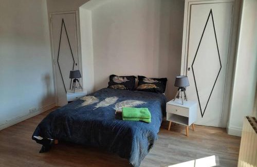 Connerre House | Maison centre Connerré - Proche 24h - 11 pers - 4 chambres