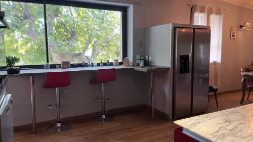 Valreas House | Maison Chaleureuse avec Terrasse Privée