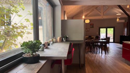 Valreas House | Maison Chaleureuse avec Terrasse Privée