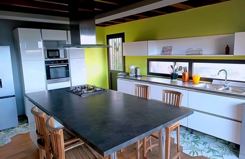 Sainte-Clotilde House | Maison Chaleureuse Pour Familles et Groupes, un Oasis de Calme