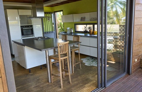 Sainte-Clotilde House | Maison Chaleureuse Pour Familles et Groupes, un Oasis de Calme