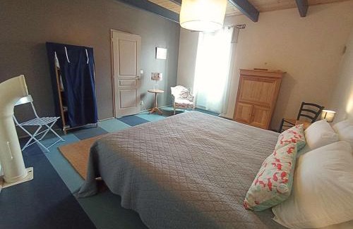 Saint-Sauveur-en-Puisaye Villa | Maison de charme 3* au cœur d’Étel pour 4 personnes, proche plage et commodités - FR-1-479-234
