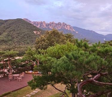 Toseong House | Maison de Briel