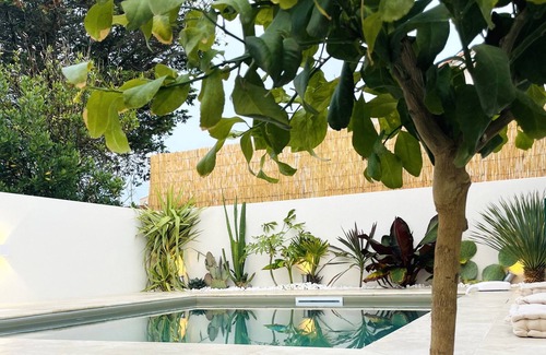 La Chaume House | Maison de Charme Atypique Proche du Port et des Plages Avec Piscine Chauffée