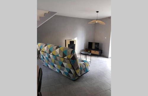 Sainte-Suzanne-and-Chammes House | Maison de charme avec cour fermée et Wi-Fi