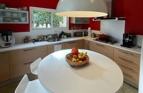 8th Arrondissement House | Maison de Charme Avec Piscine, Proche de la mer et du Parc des Calanques