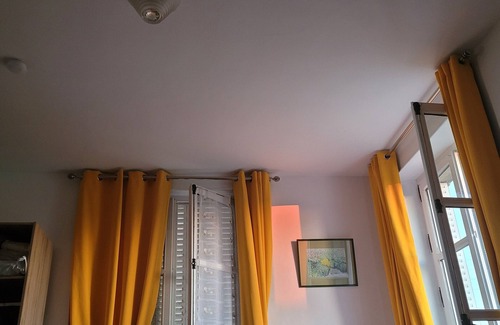 Coulonces Bed & Breakfast | Maison de Maître, Grandes Surfaces Lumineuses, Beau Jardin et Parking 6 Voitures