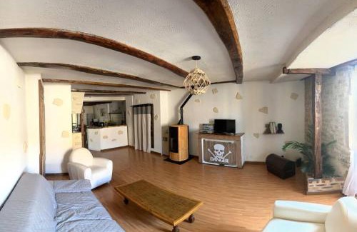 Saint-Julien House | Maison de ville au cœur d'un village de caractère dans le jura