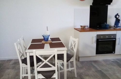 Route d'Arles House | Maison de Ville Rénovée Avec Jardin, Parking Privé Clos,proche Citée Antique .