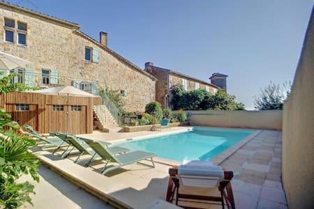Maignaut-Tauzia House | Maison du Porche, stone building for 10 people
