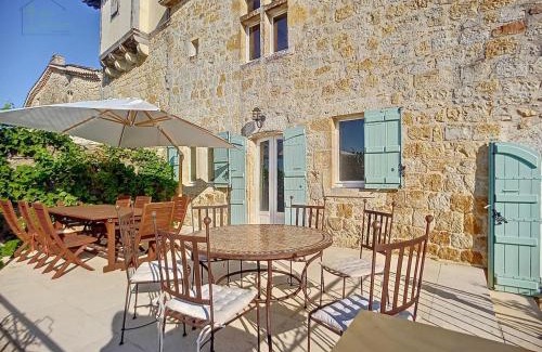 Maignaut-Tauzia House | Maison du Porche, stone building for 10 people