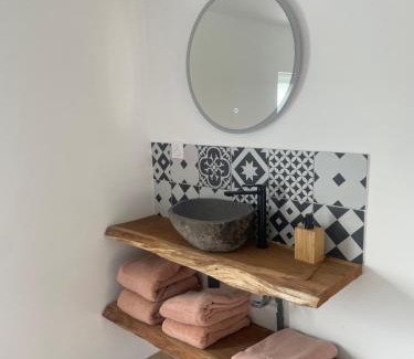 Lailly-en-Val House | maison entière piscine balnéo