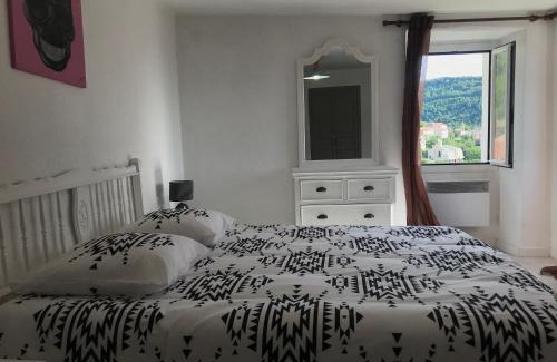 Guiselle House | Maison entière tout équipé 4 chambre possibilité de 10 couchage Venaco Centre Corse