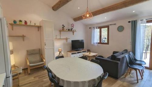 Esparron-de-Verdon House | Maison Familiale à Esparron-de-Verdon avec Terrasse Privée