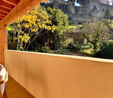 Carcassonne Apartment | Maison Henriette - Au plus près de la Cité Médiévale
