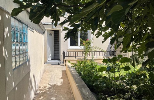 Plateau — Pyramide House | Maison Hotel proche Paris et Orly