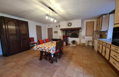La Berthenoux House | Maison individuelle près de la Châtre, jardin privé, jacuzzi - FR-1-591-629