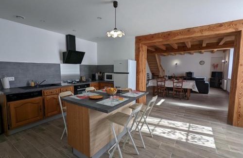 Puyreaux House | Maison lumineuse avec cour privative, proche sites culturels, tout confort, équipé bébé, wifi inclus - FR-1-653-98
