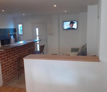 Tille House | Maison Natis à 400 metres à pieds de l'aéroport