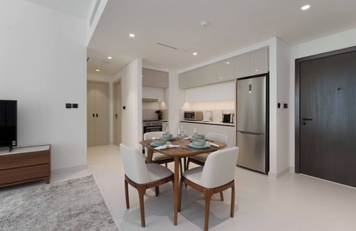 Dubai Marina Apartment | Maison Privee - Upscale Apt w/Partial Dubai Marina & Palm Views