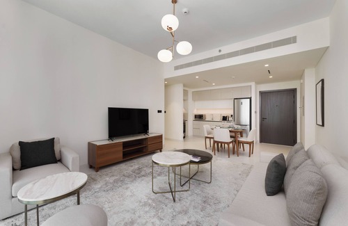 Dubai Marina Apartment | Maison Privee - Upscale Apt w/Partial Dubai Marina & Palm Views