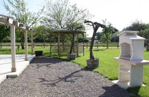 Chateau-d'Olonne House | Maison rénovée avec grand jardin, proche des Sables-d'Olonne, 4 chambres, terrasse et Wifi - FR-1-426-187