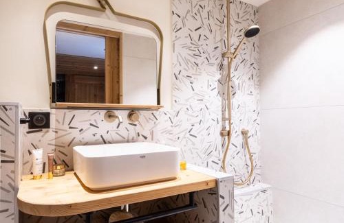 Praranger House | Maison Rénovée pour 6 Pers. à 2 km des Pistes avec Balcon et Skiroom - FR-1-570-59