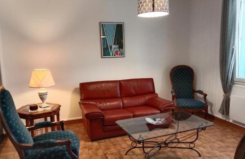 Bellerive-sur-Allier House | Maison rénovée proche Vichy : 3 chambres, cour fermée, tout inclus, idéal curistes et activités naturelles - FR-1-489-481