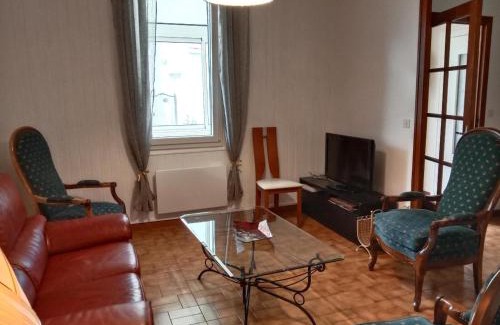 Bellerive-sur-Allier House | Maison rénovée proche Vichy : 3 chambres, cour fermée, tout inclus, idéal curistes et activités naturelles - FR-1-489-481